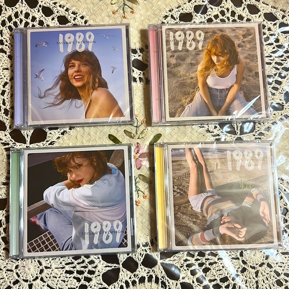 1989 Taylor’s Version Deluxe CDs with Polaroids Set of 4